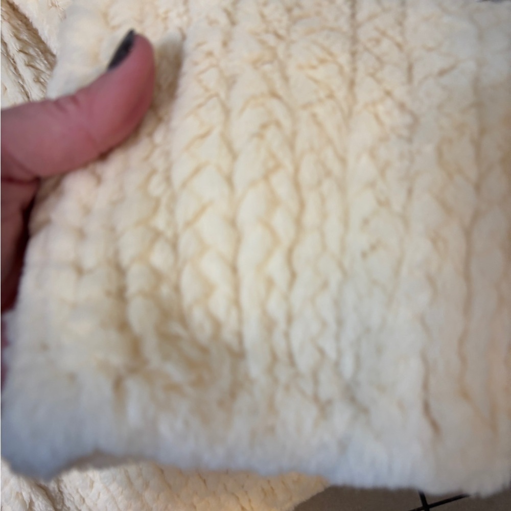 Cream Fur teddy bear Zip-Up bomber Jacket never worn cozy size medium - Picture 4 of 8